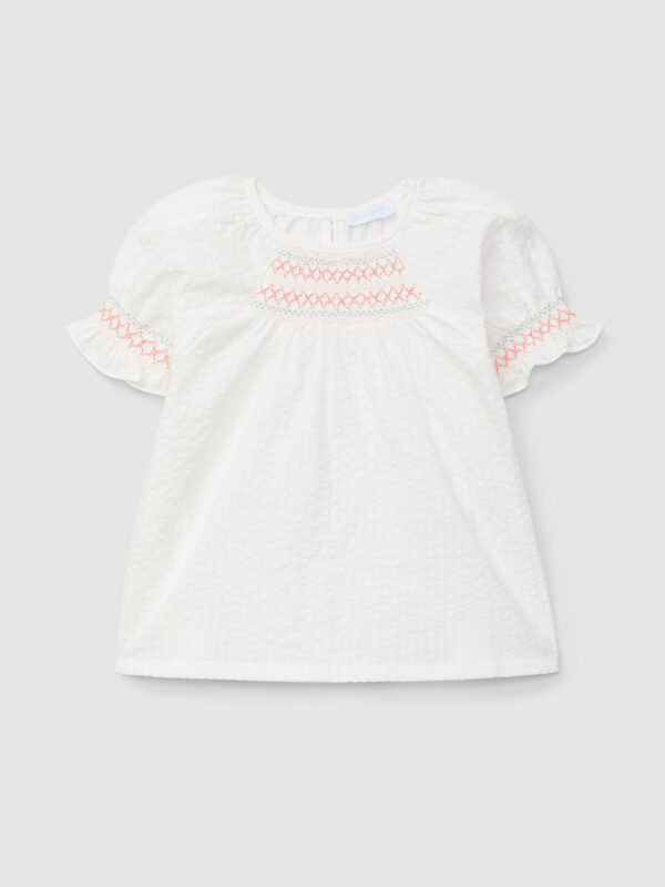 Blusa seersucker com detalhe de smocks