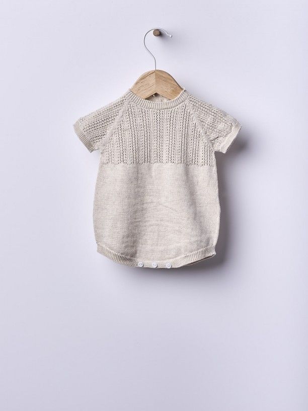 Fofo de manga curta tricotado em algodão orgânico