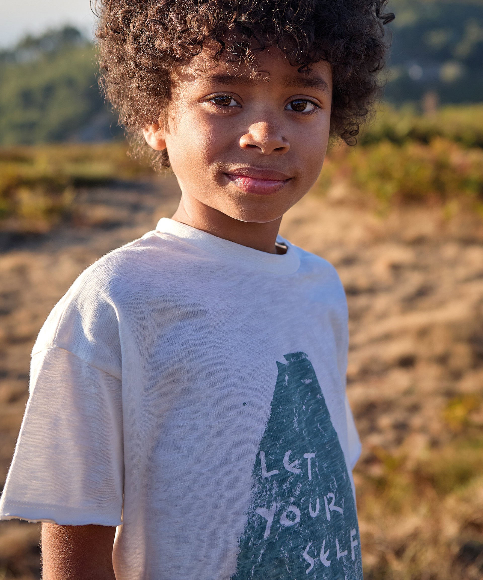 T-shirt em algodão orgânico com desenho à frente - Image 3