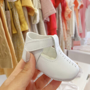 Sapato trabalhado pele branca Cuquito