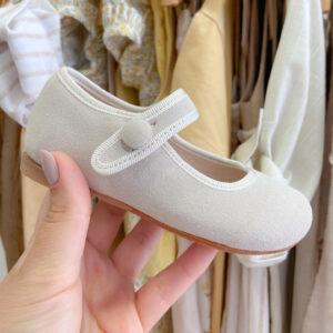 Sapato de fivela camurça areia Mania do Pé