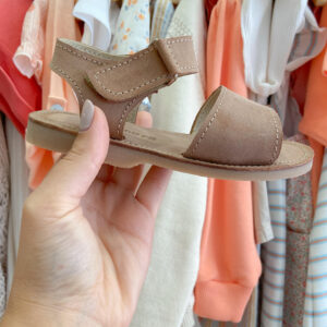 Sandálias pele carneira Mania do Pé