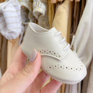 Sapatos pele pérola Cuquito