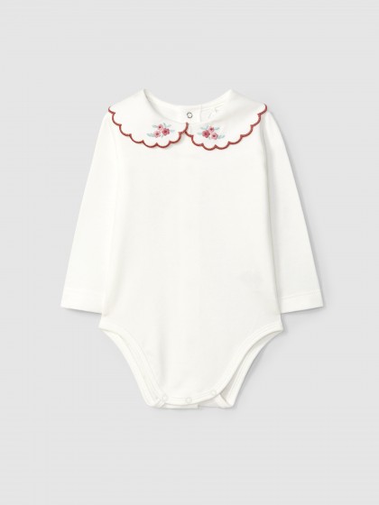 Body gola bordada em cor contraste