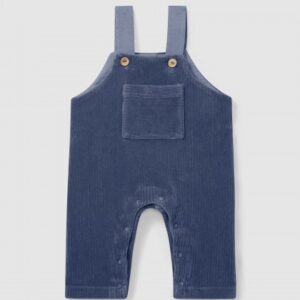 Jardineiras em tecido tipo bombazine com bolso na frente