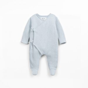 Macacão com abertura em trespasse