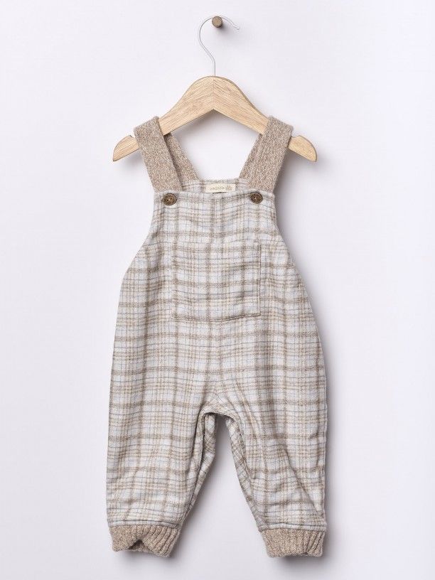 Jardineiras com padrão xadrez tartan