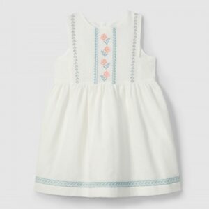 Vestido em linho com detalhes de bordado em ponto de cruz
