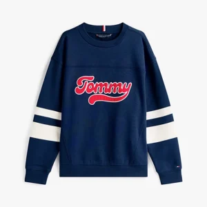 Sweat com logo universitário nas costas e blocos de cores