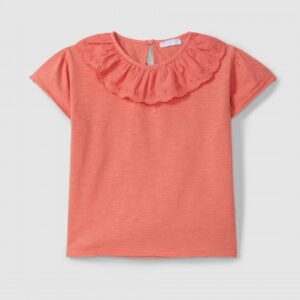 T-shirt com gola em bordado inglês