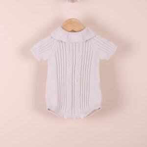 Fofo de manga curta tricotado em algodão orgânico