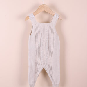 Jardineiras tricotadas em algodão orgânico