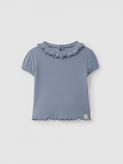 T-shirt em malha canelada com gola bordado inglês