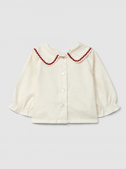 Blusa com detalhe de espiguilha em cor contraste
